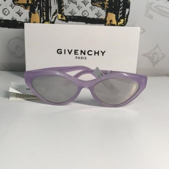 New Authentic Givenchy GV40025U Sunglasses – Purple Frame / Silver Mirror - Picture 13 of 14